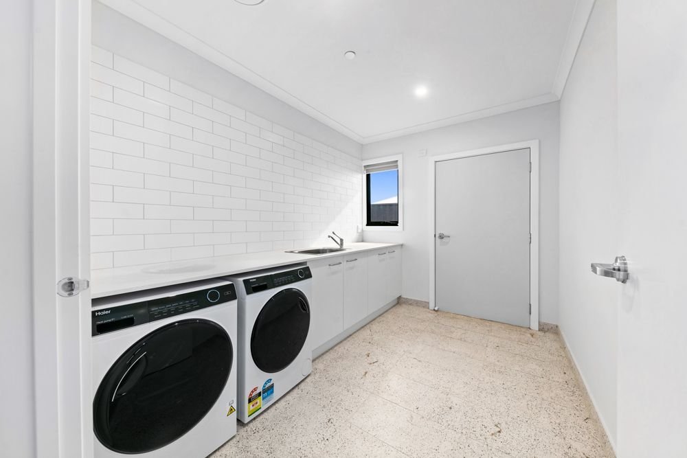 5 Blakewater Crescent, photograph 12.