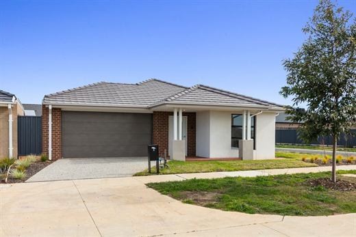 The home at 5 Blakewater Crescent Weir Views.
