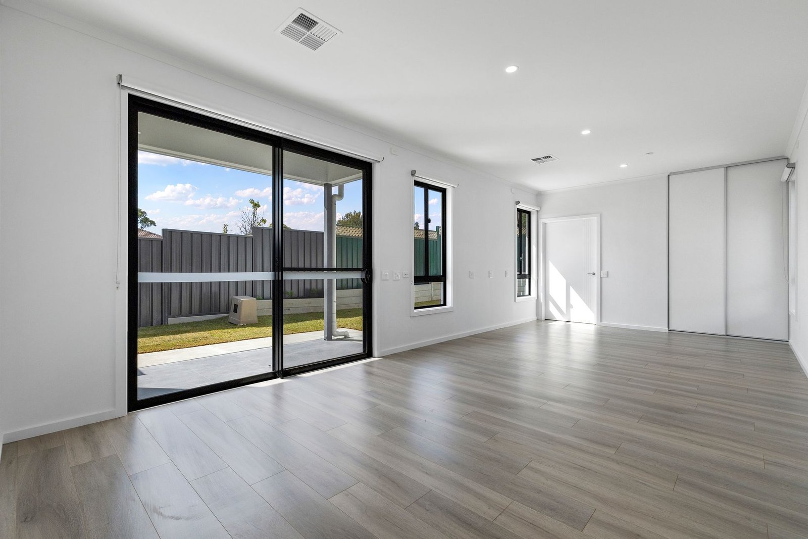 5 Dungey Road, photograph 5.