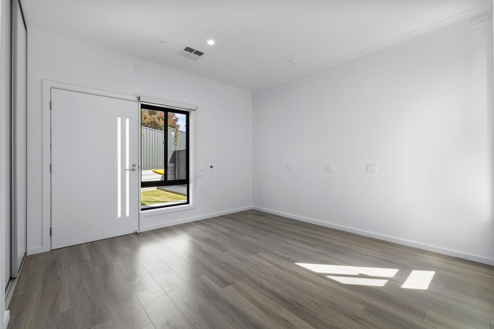 5 Dungey Road, photograph 10.
