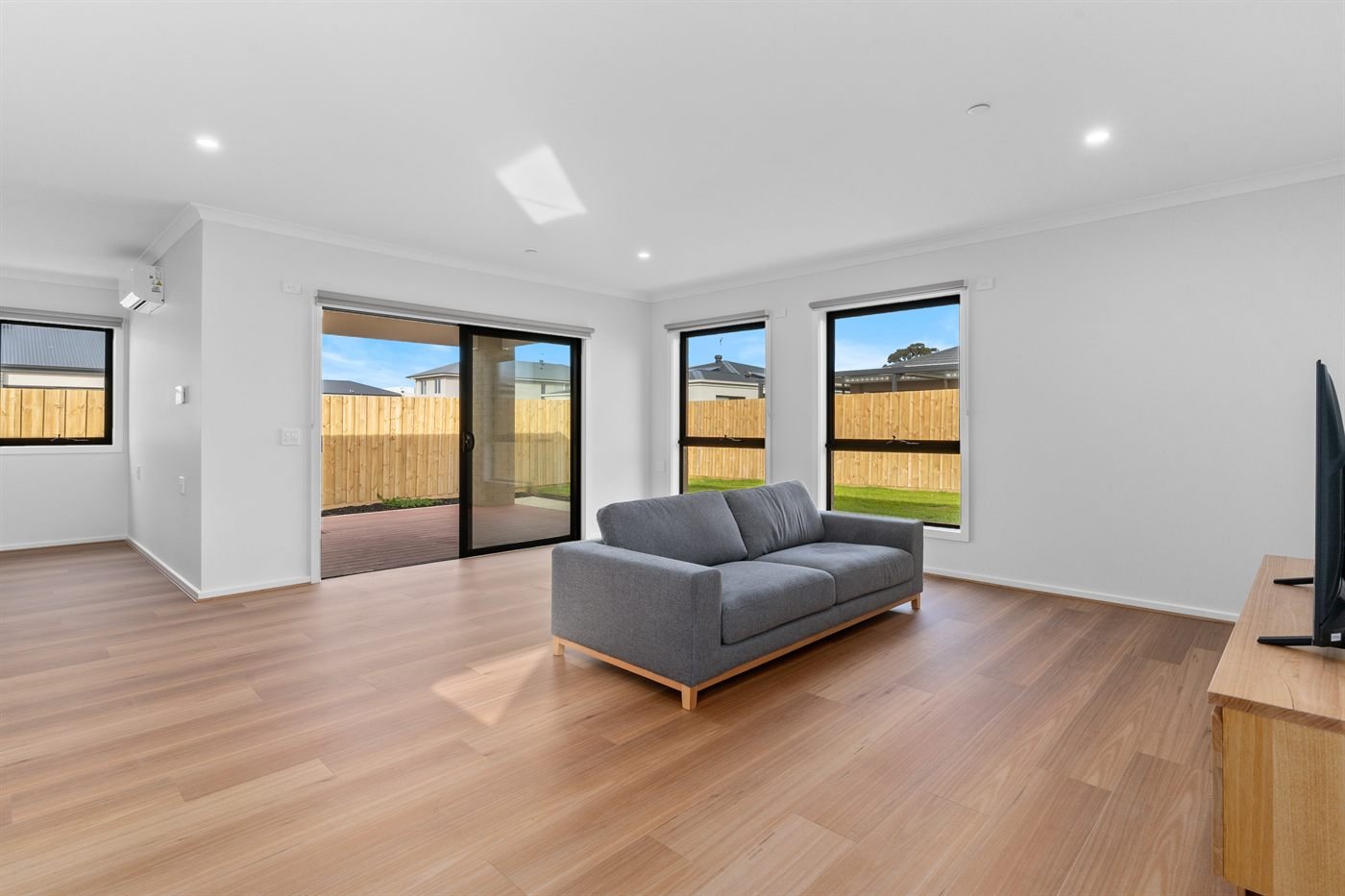 55 Ackland Street, photograph 2.