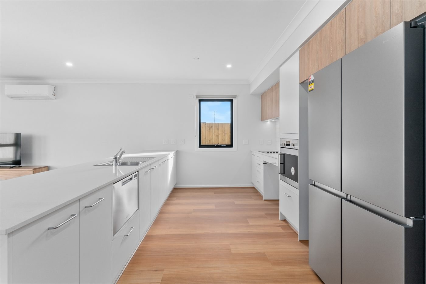 55 Ackland Street, photograph 4.