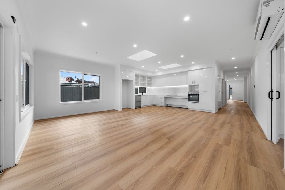 57 Montview Court, photograph 3.