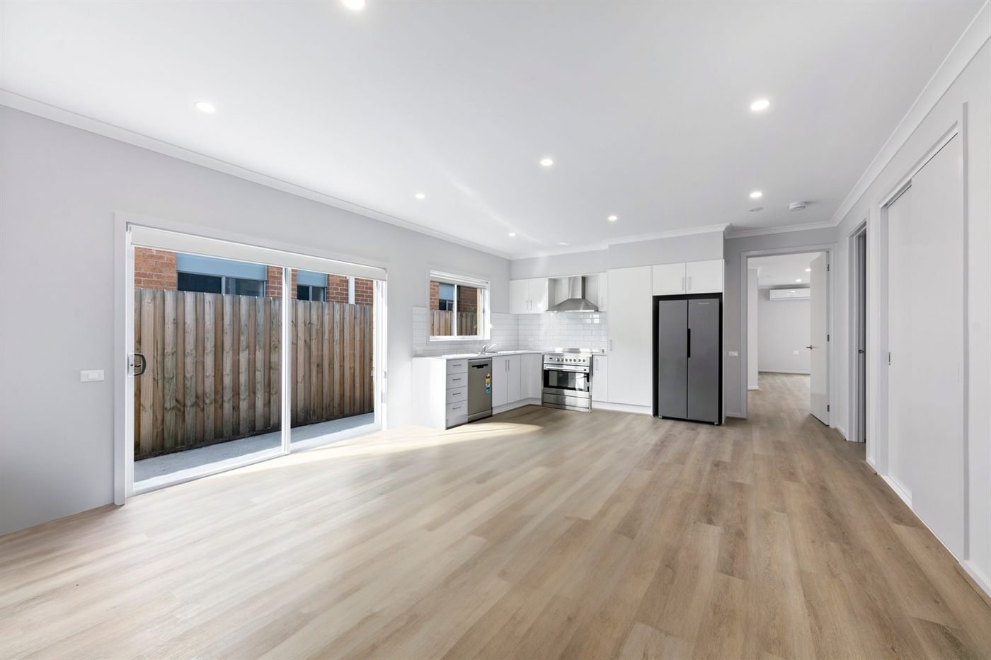 6 Avocet Way, photograph 2.