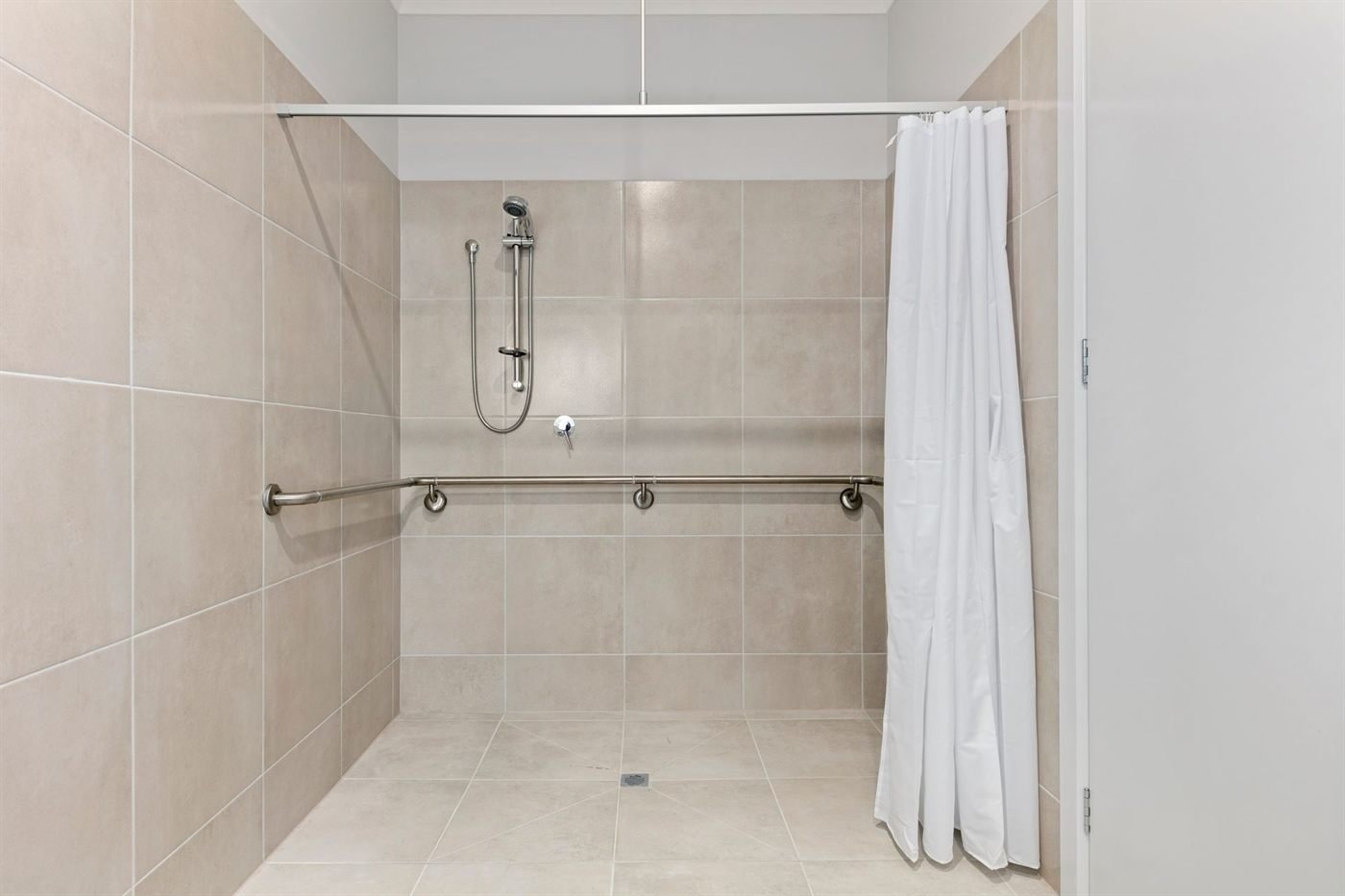 6 Avocet Way, photograph 7.