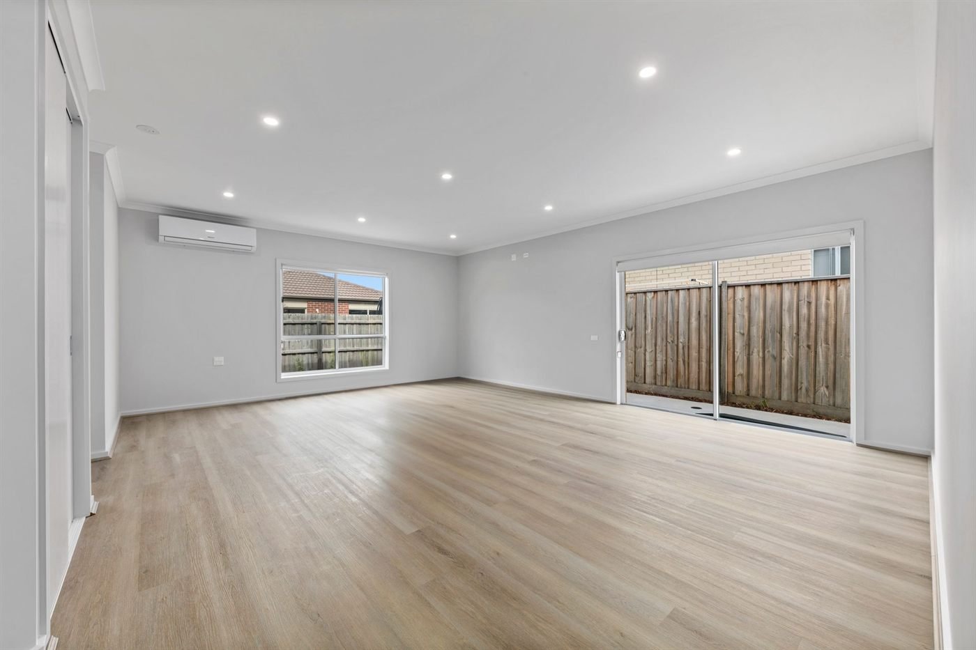 6 Avocet Way, photograph 8.