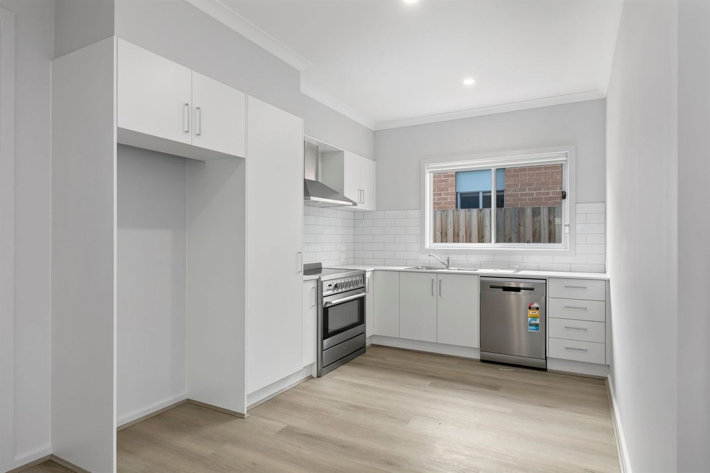 6 Avocet Way, photograph 9.