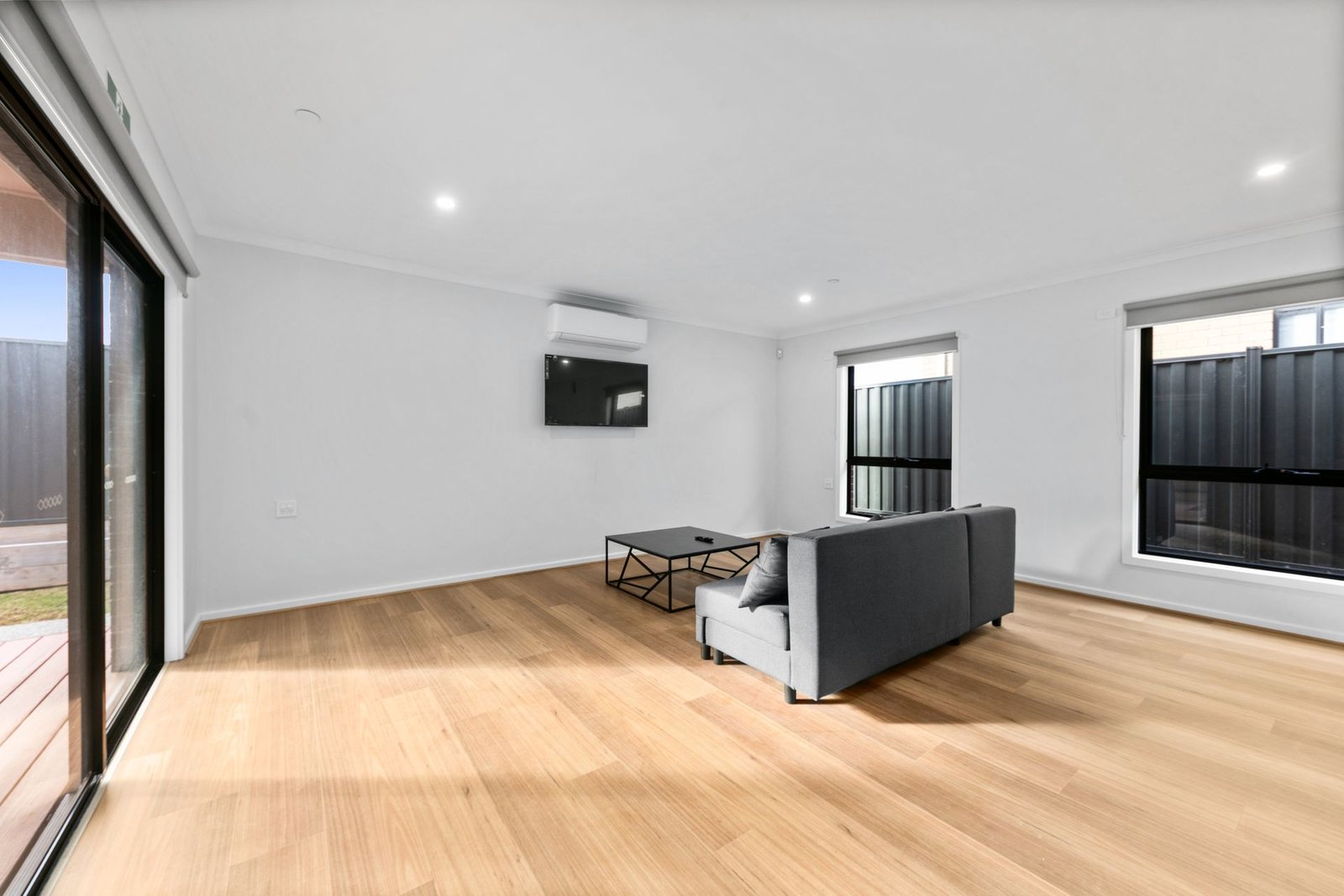 6 Benson Drive, photograph 3.