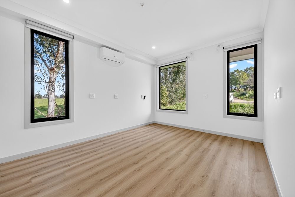 6 Smokebox Court, photograph 7.