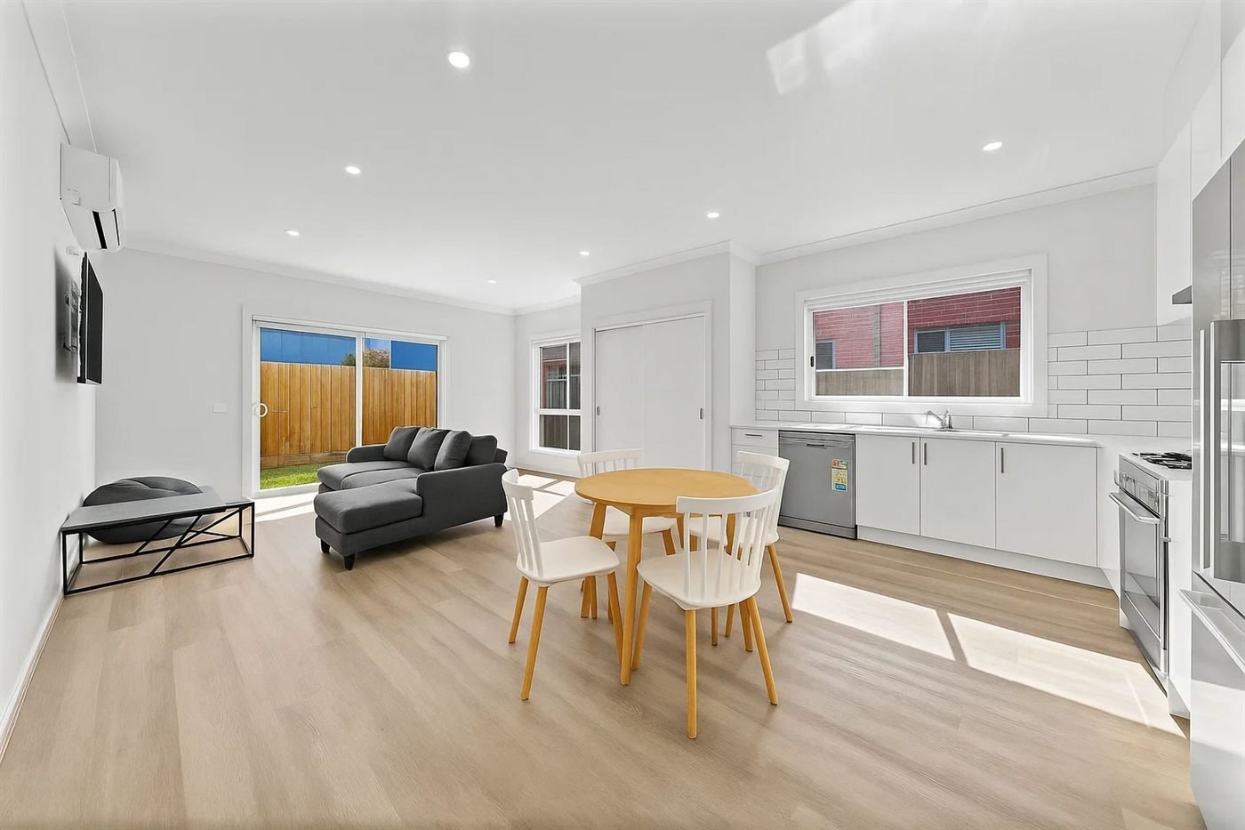 60 Hanover Circuit, photograph 11.