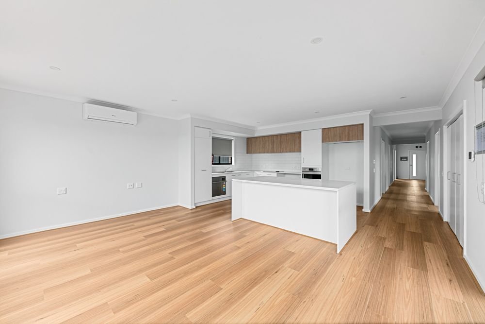 63 Adelong Boulevard, photograph 1.