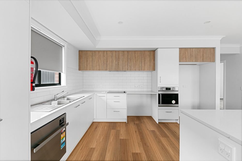 63 Adelong Boulevard, photograph 2.