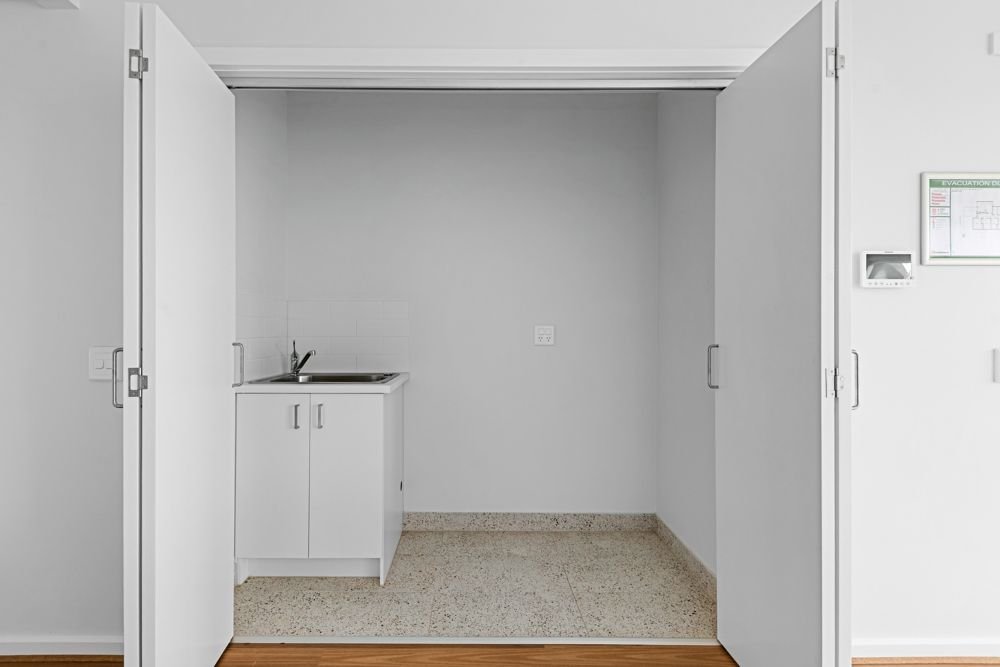 63 Adelong Boulevard, photograph 6.
