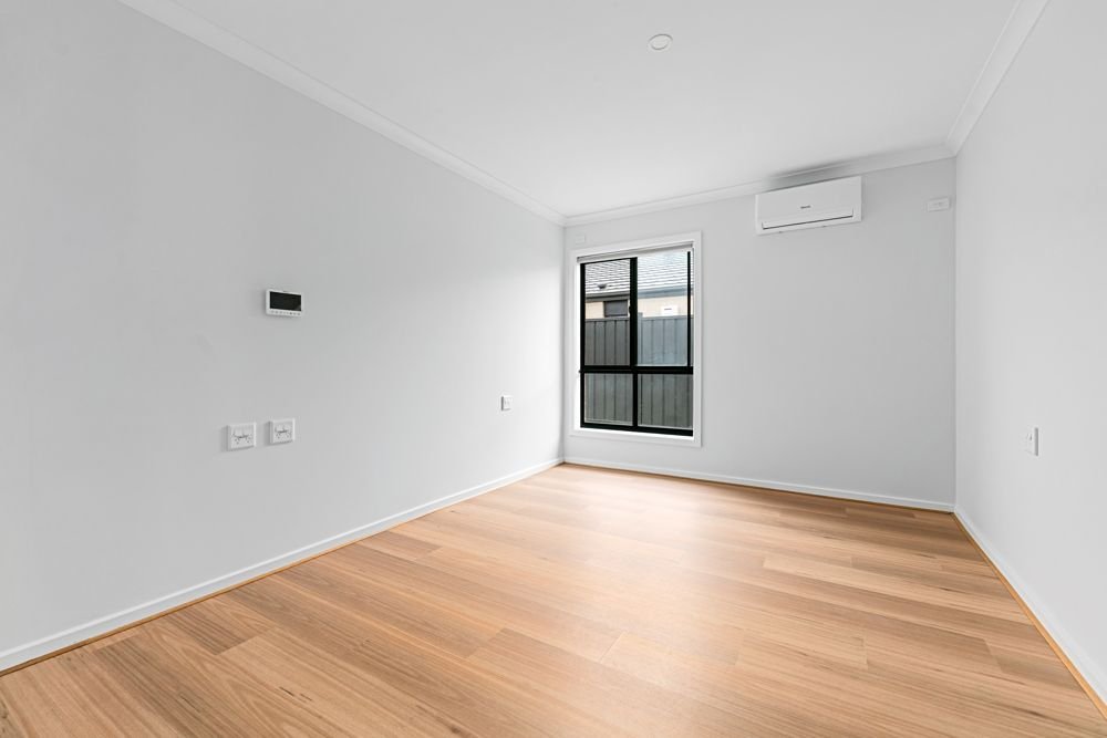 63 Adelong Boulevard, photograph 8.