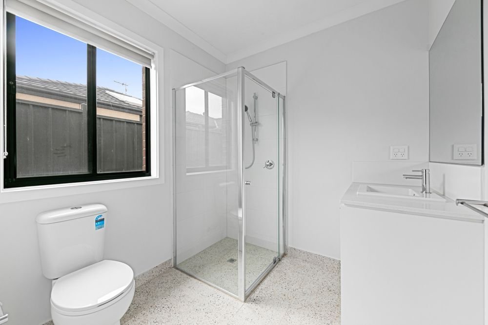 63 Adelong Boulevard, photograph 10.