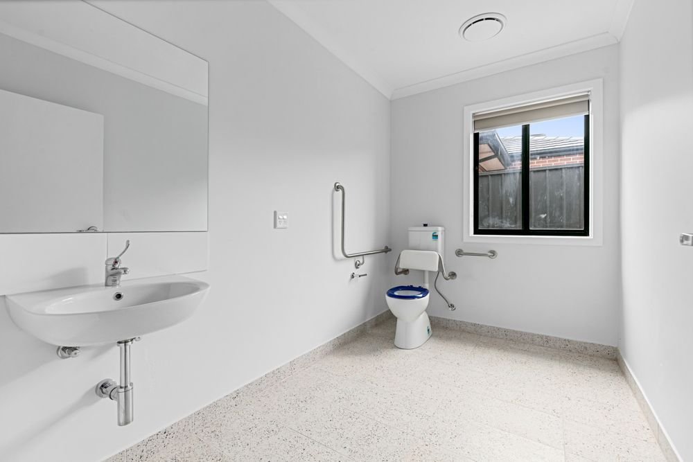 63 Adelong Boulevard, photograph 12.
