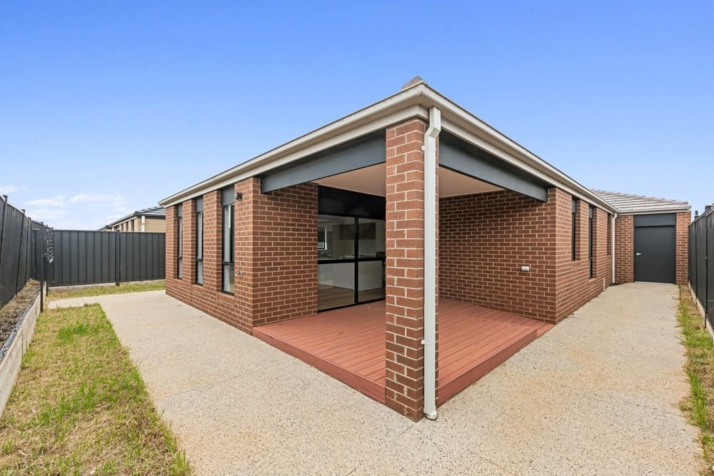 63 Adelong Boulevard, photograph 13.