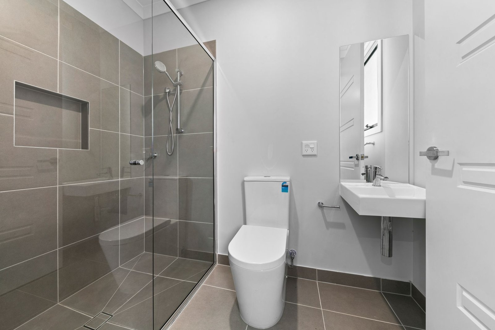 7 Bask Street, photograph 10.
