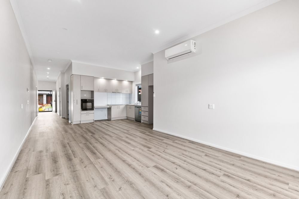 7 Riverton Boulevard, photograph 3.