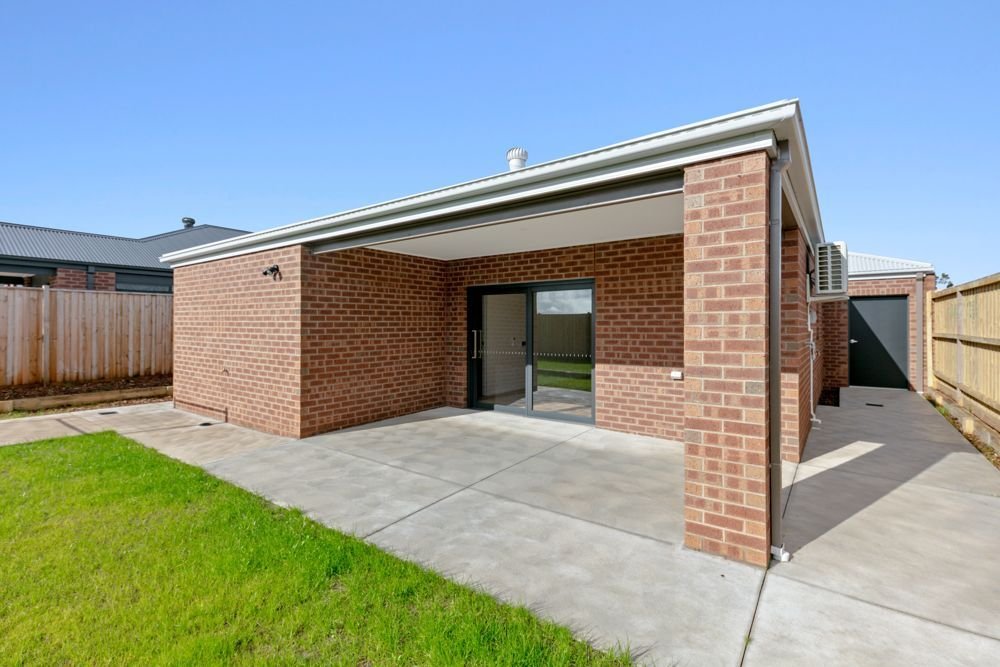 7 Sheoak Court, photograph 1.