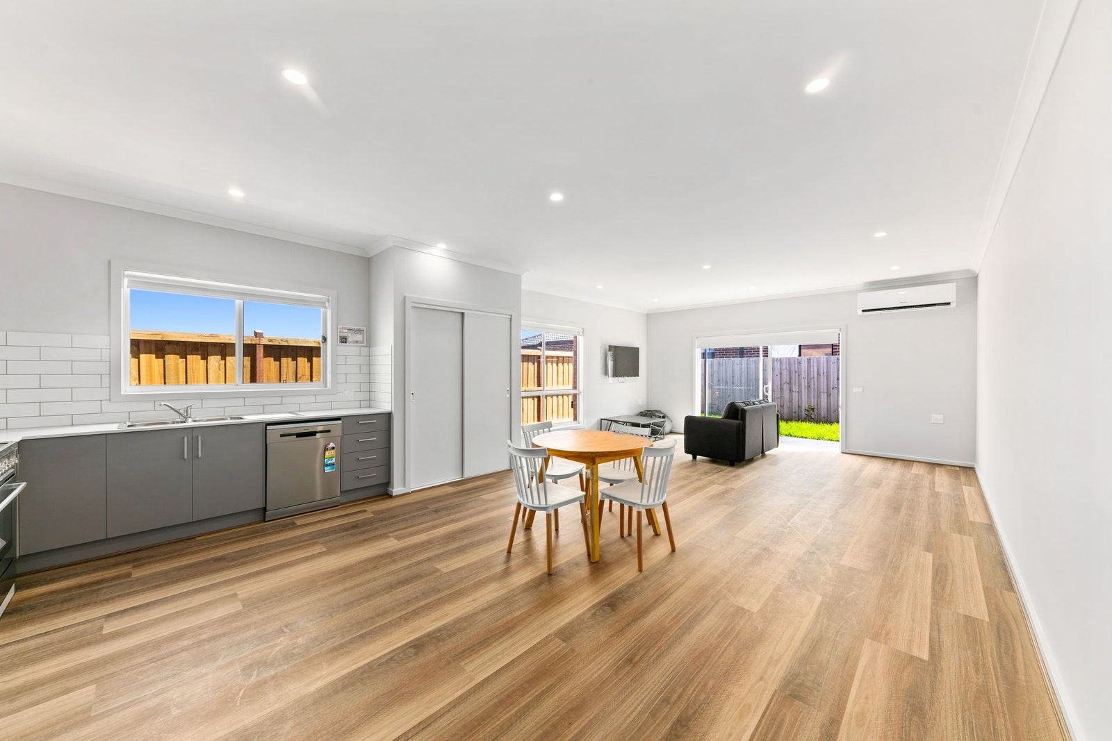 72 Shearwater Drive, photograph 3.