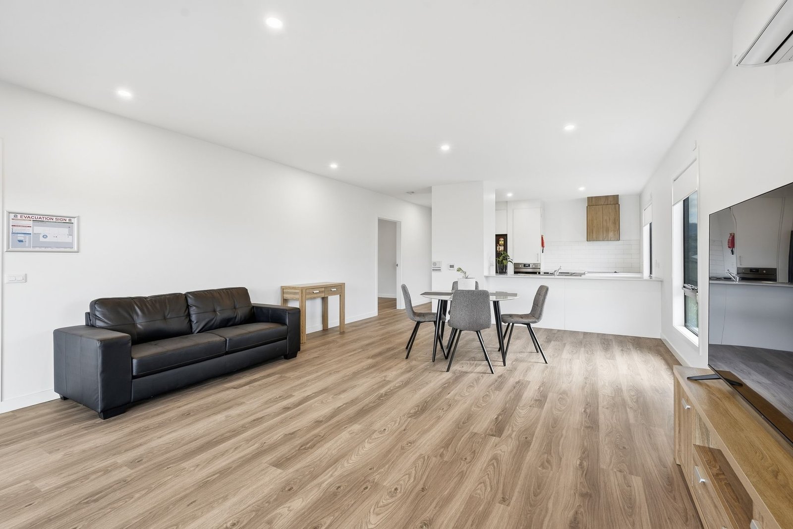 8 Vecino Way, photograph 2.