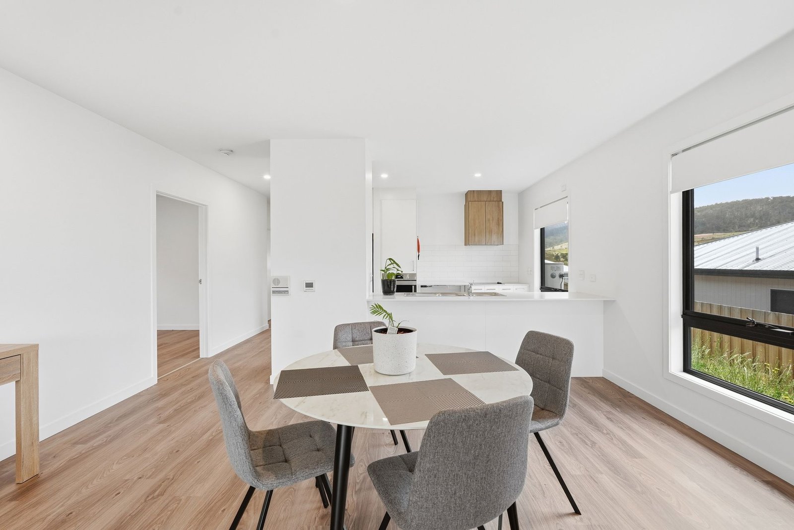8 Vecino Way, photograph 4.