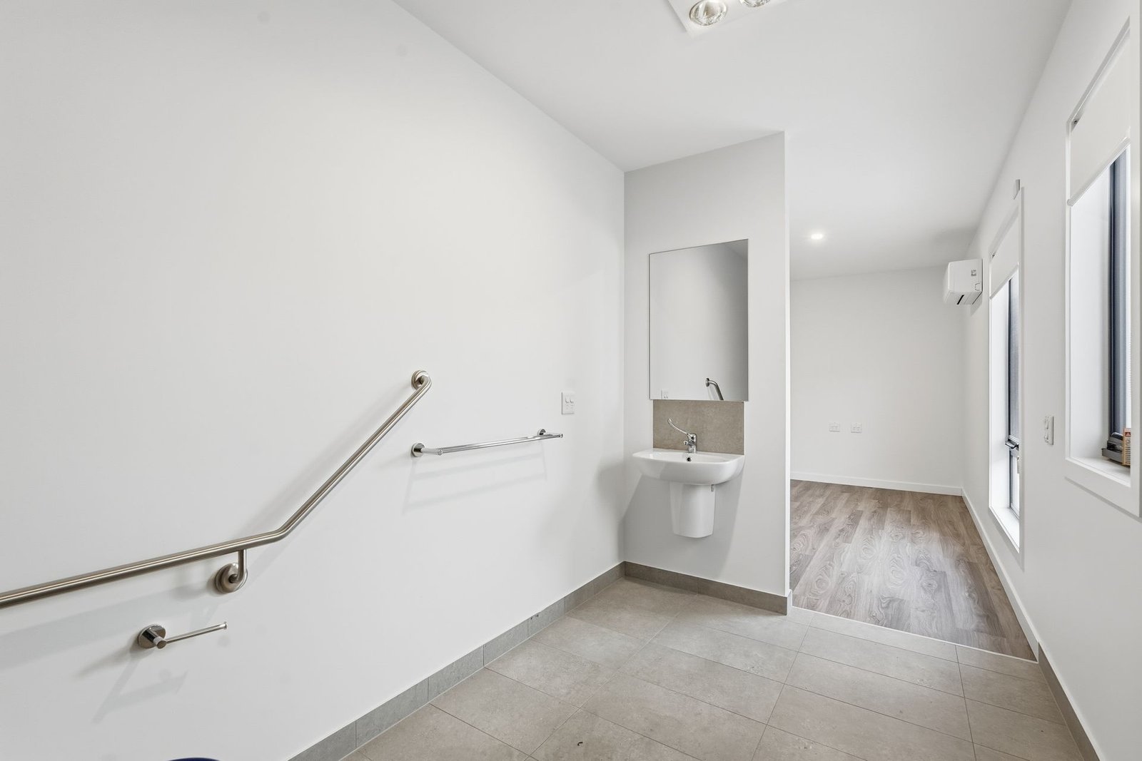 8 Vecino Way, photograph 8.