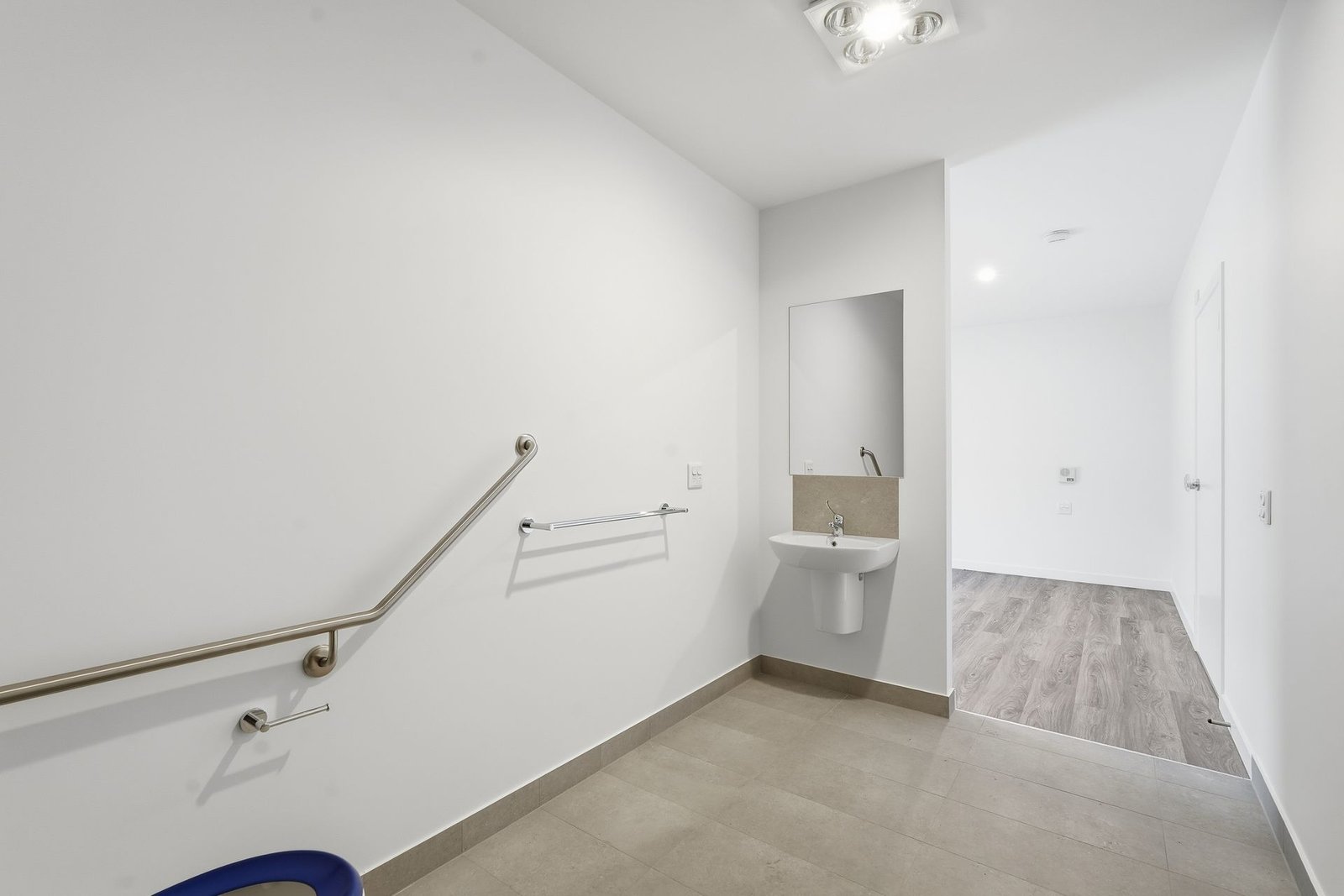 8 Vecino Way, photograph 11.