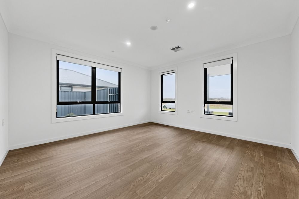 84 Fradd Road, photograph 1.