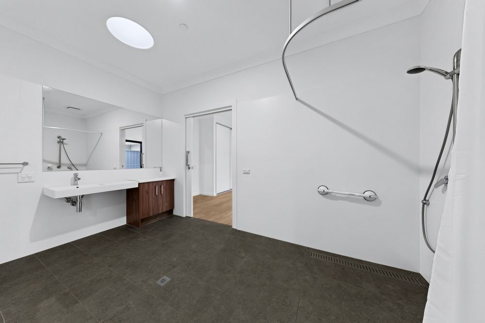 84 Fradd Road, photograph 10.