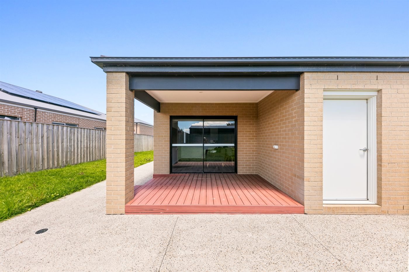 9 Habitat Way, photograph 5.