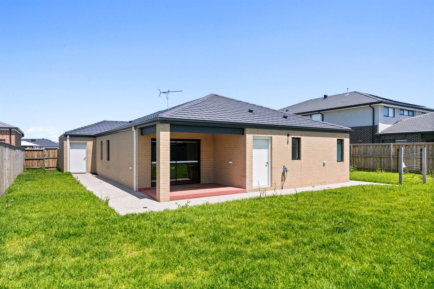 9 Habitat Way, photograph 7.