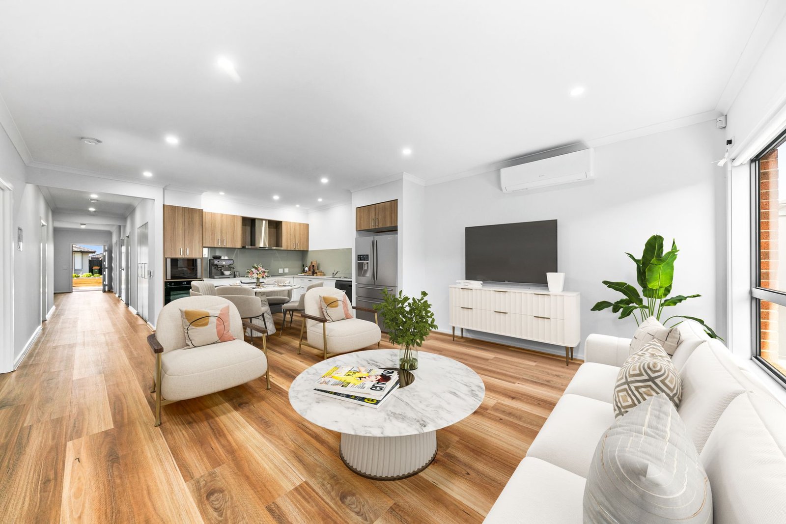 9 Holstein Crescent, photograph 4.
