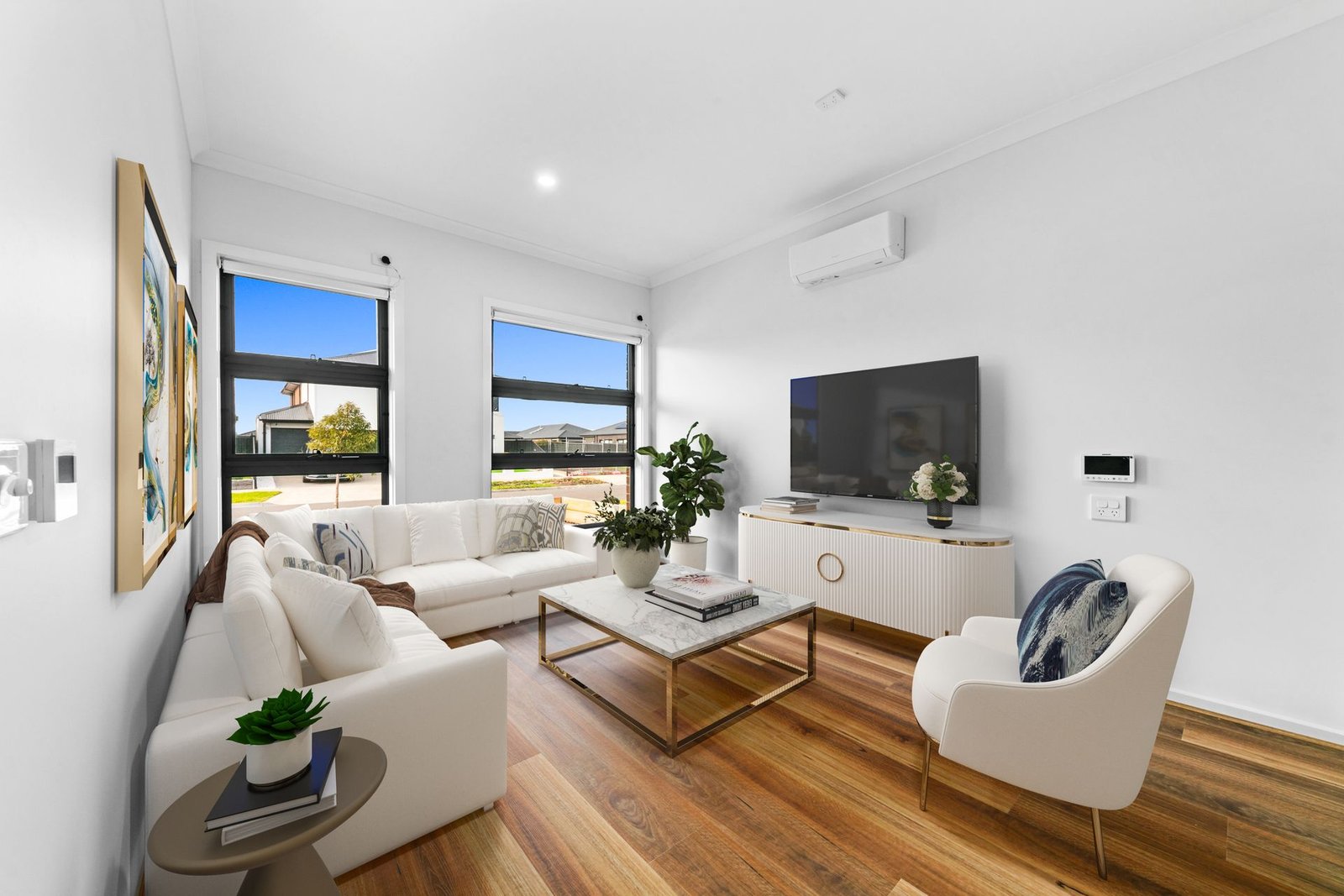 9 Holstein Crescent, photograph 5.