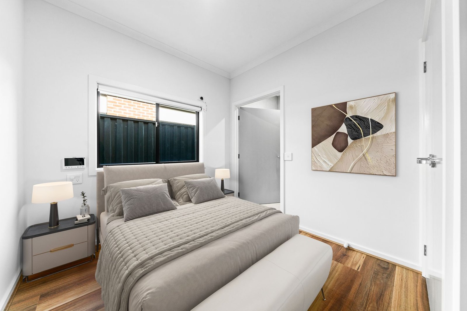 9 Holstein Crescent, photograph 8.
