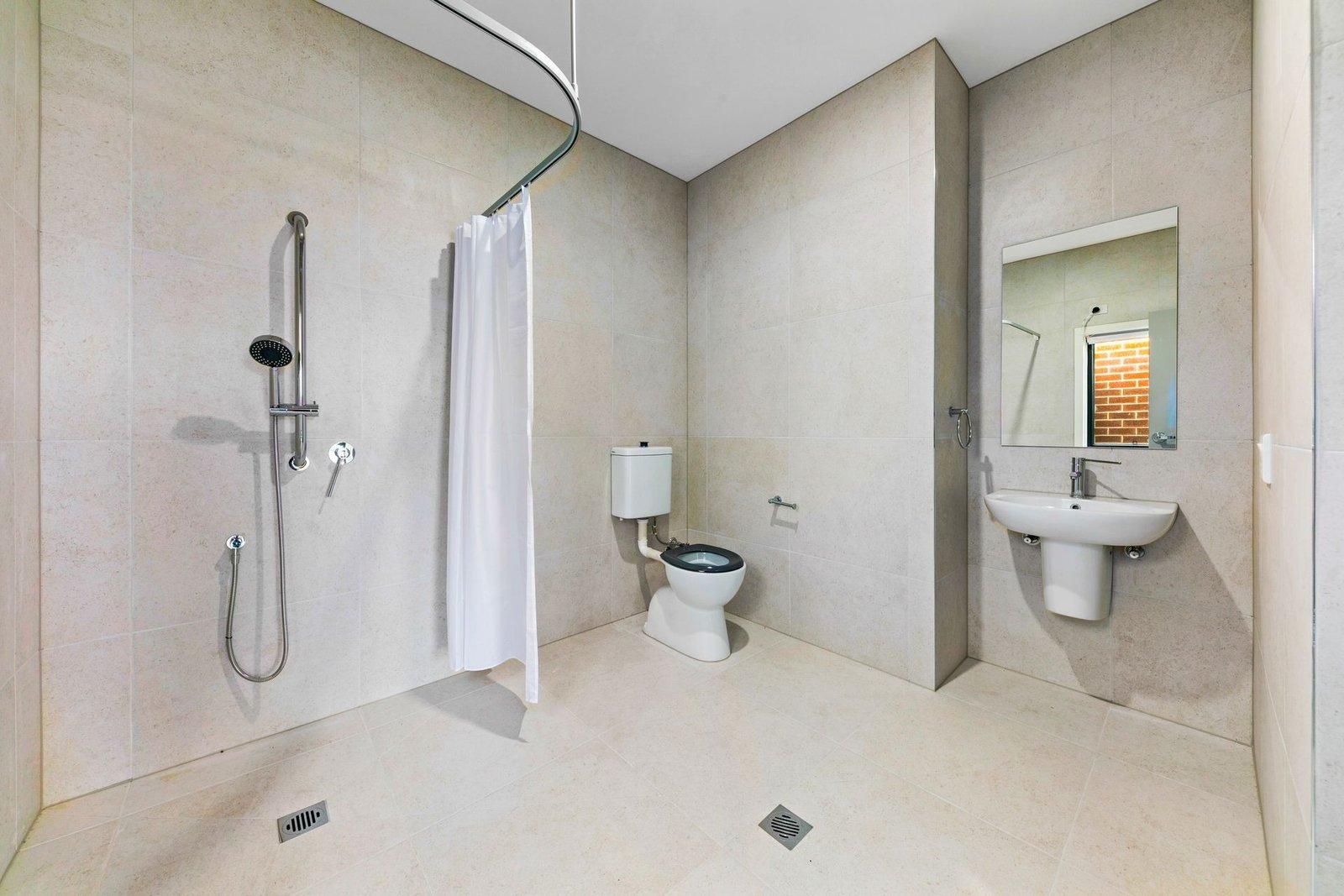 9 Holstein Crescent, photograph 9.