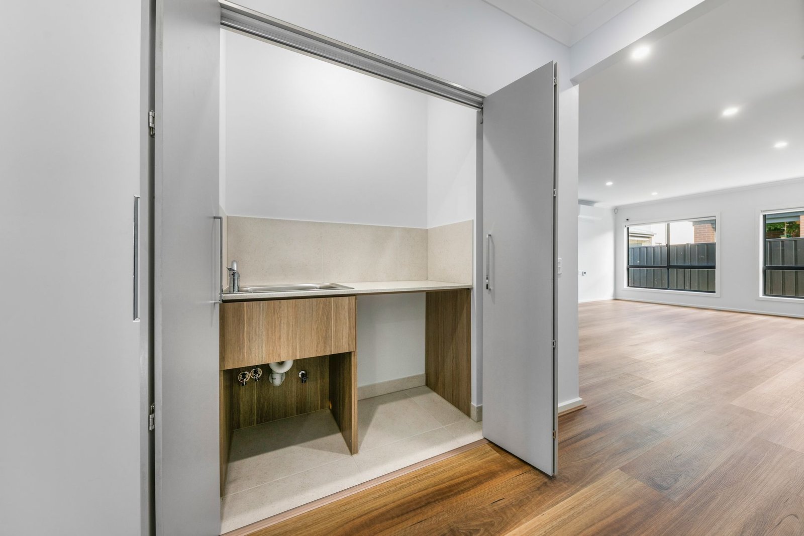 9 Holstein Crescent, photograph 11.