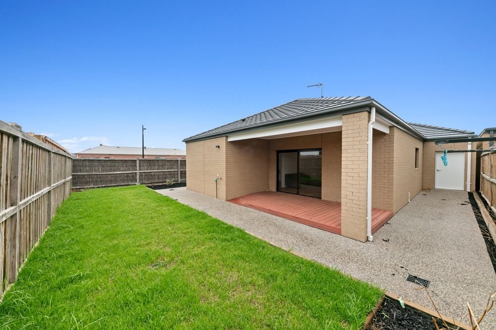 94 Ashbury Boulevard, photograph 1.