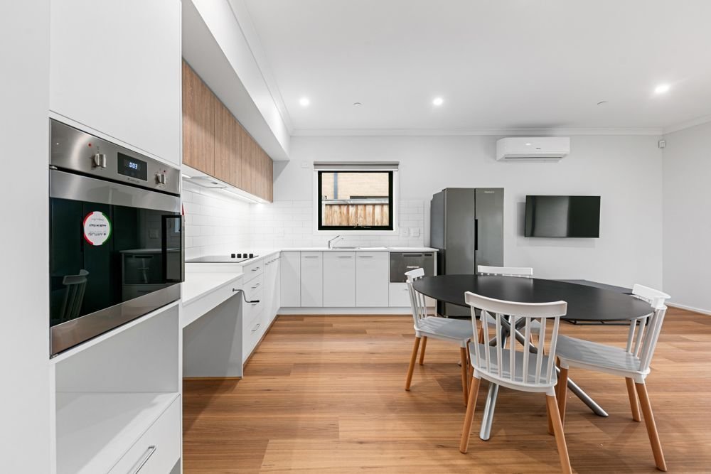 94 Ashbury Boulevard, photograph 4.