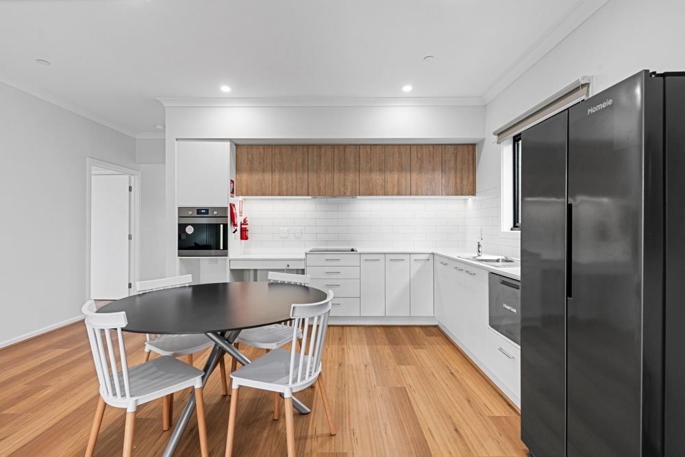 94 Ashbury Boulevard, photograph 5.