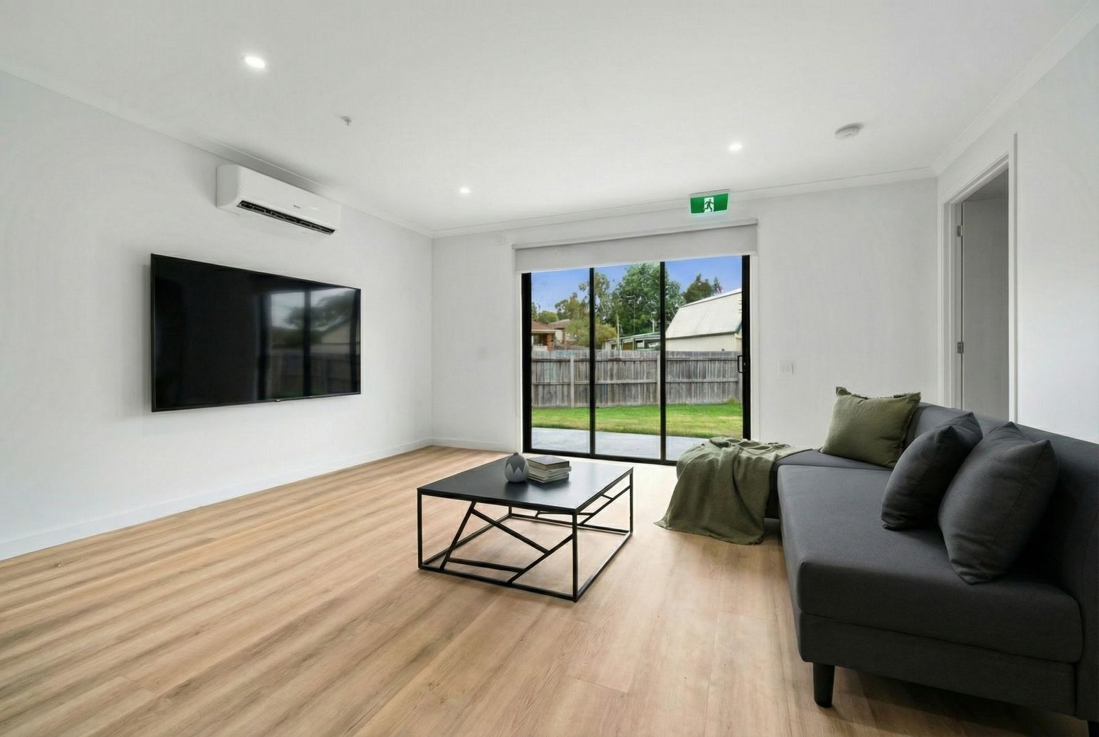 95 Harmon Drive, photograph 3.
