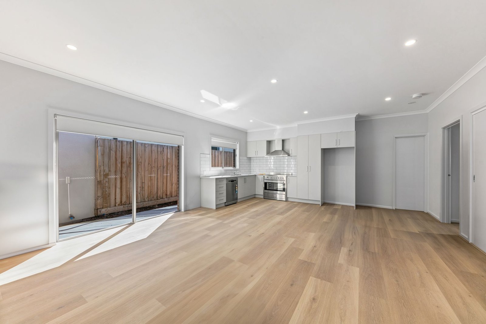 97 Robinson Street, photograph 3.