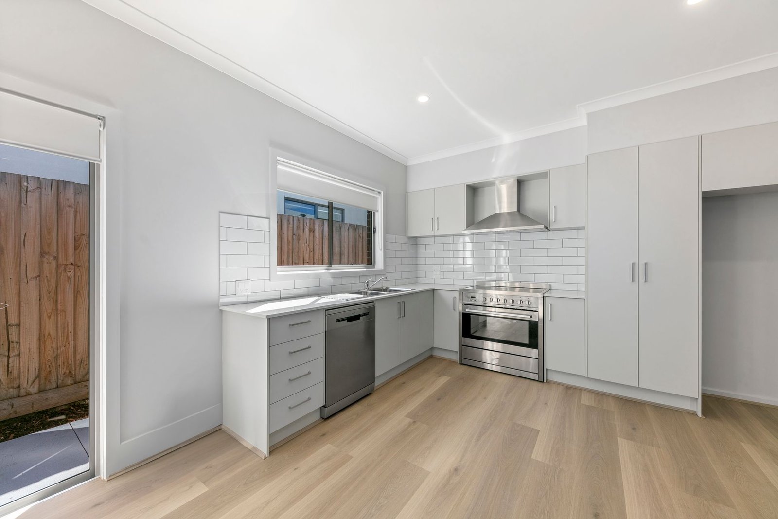 97 Robinson Street, photograph 4.