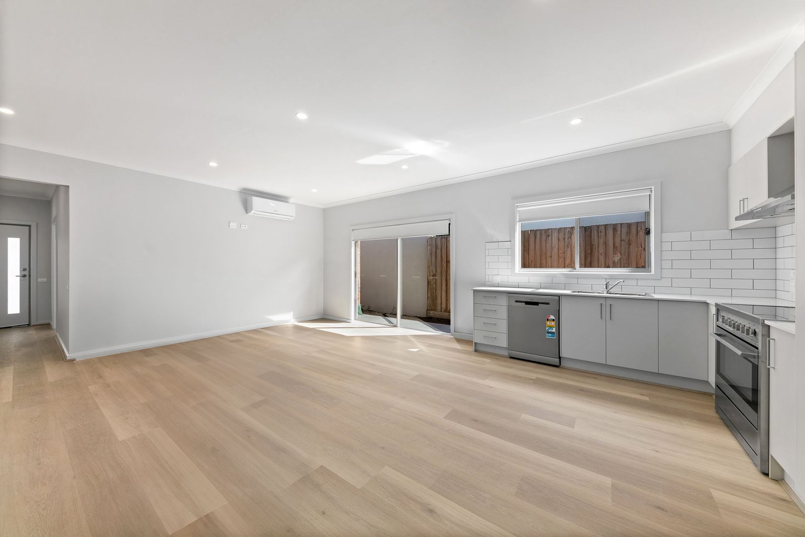 97 Robinson Street, photograph 5.