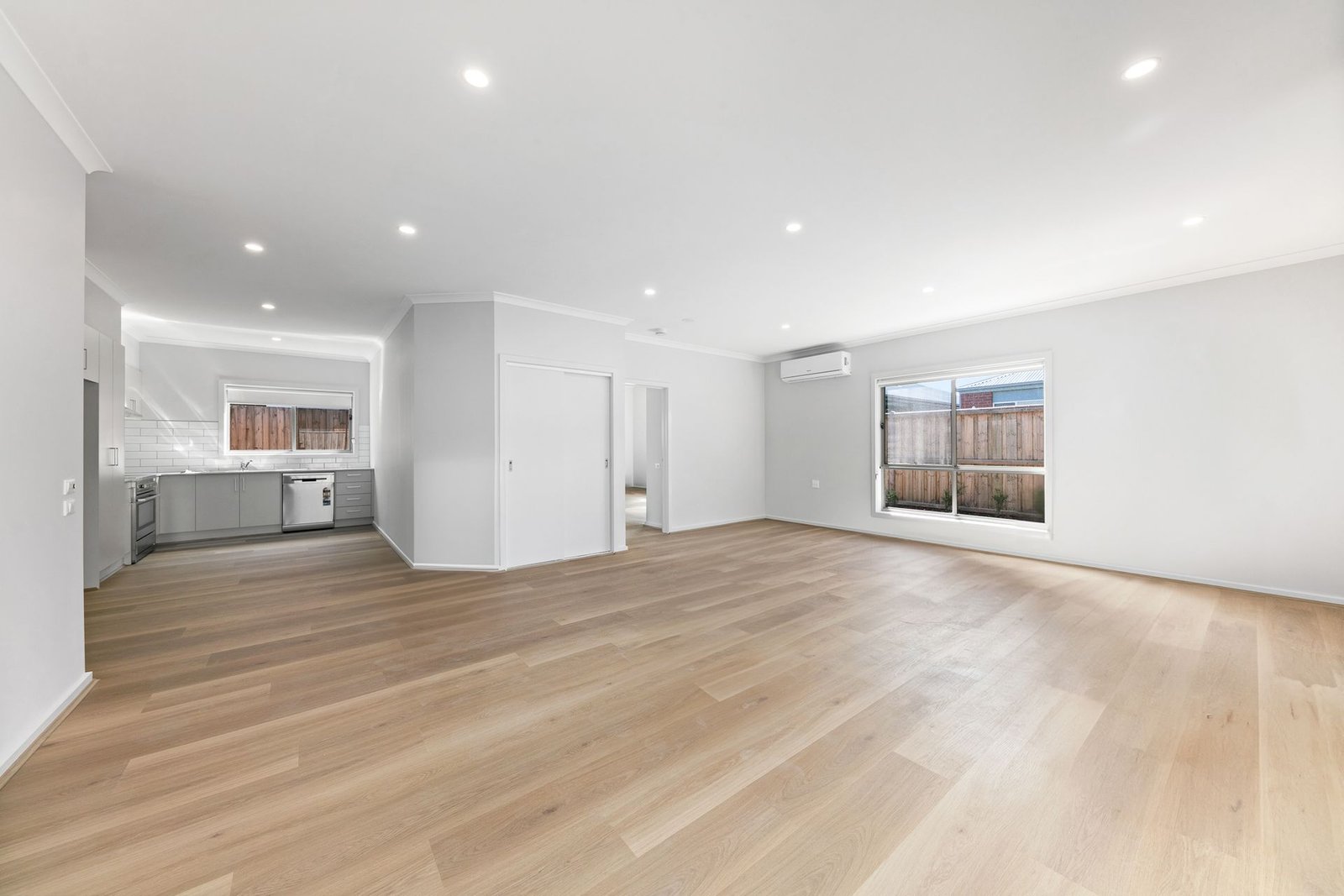 97 Robinson Street, photograph 10.