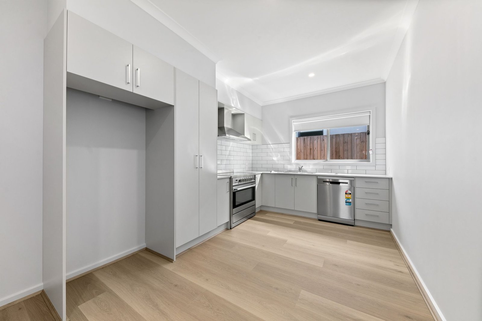 97 Robinson Street, photograph 11.