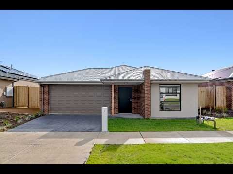 Video thumbnail: Watch the walkthrough of 7 Sheoak Court
