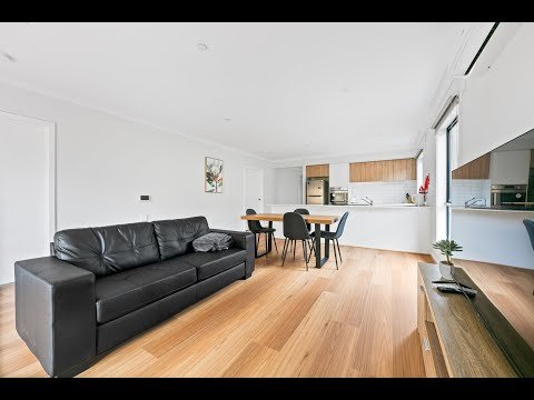 Video thumbnail: Watch the walkthrough of 15 Light Street