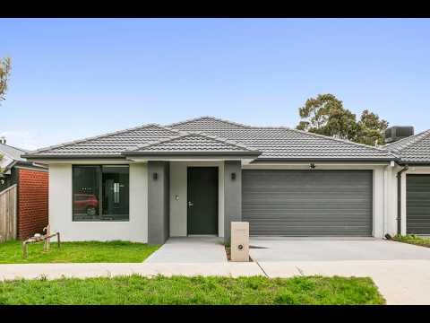 Video thumbnail: Watch the walkthrough of 4 Greenhouse Grange
